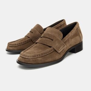 Zara Women's Tan Suede Loafers
